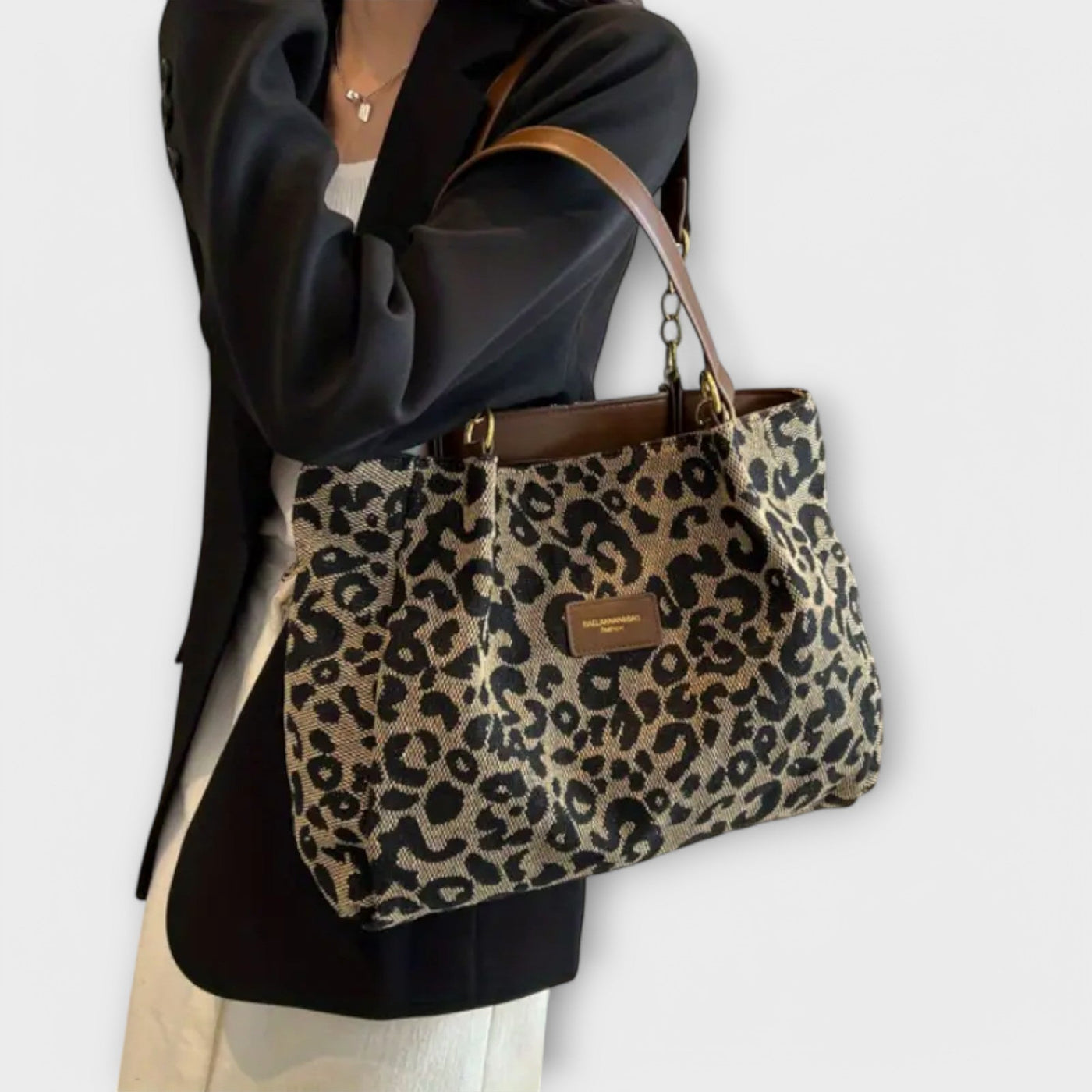 Lora. - Luipaard Canvas Tote