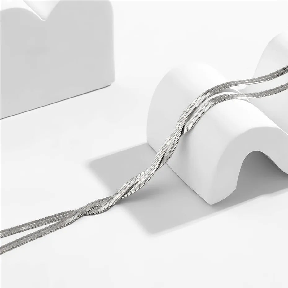 Elegante lange ketting met verstelbaar slangendesign