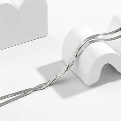 Elegante lange ketting met verstelbaar slangendesign