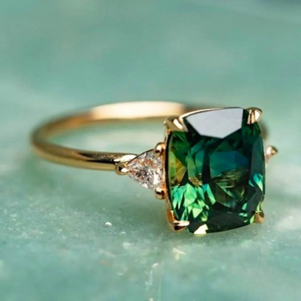 Gouden ring met groene zirkonia