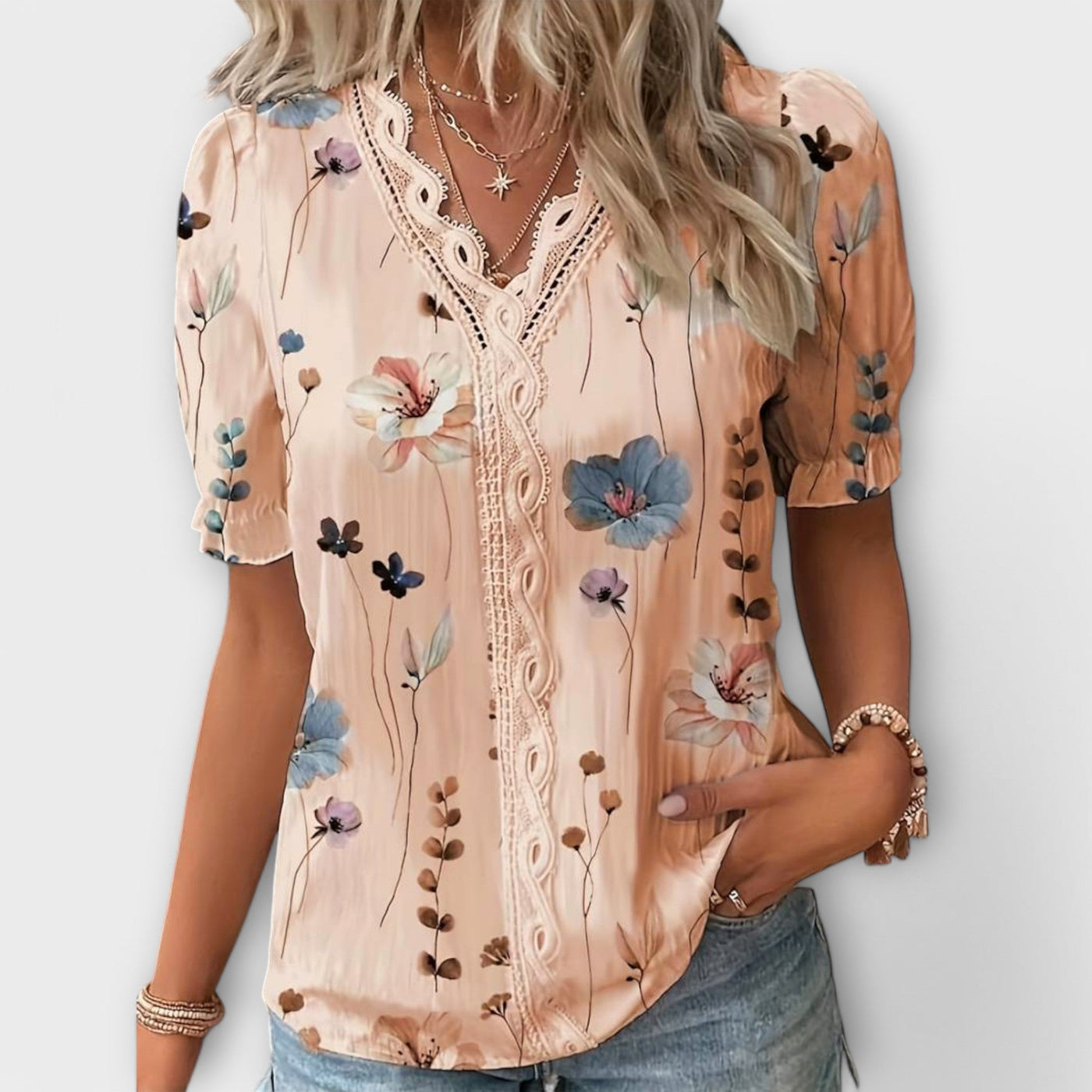 Emily - Modieuze blouse met spitse halslijn