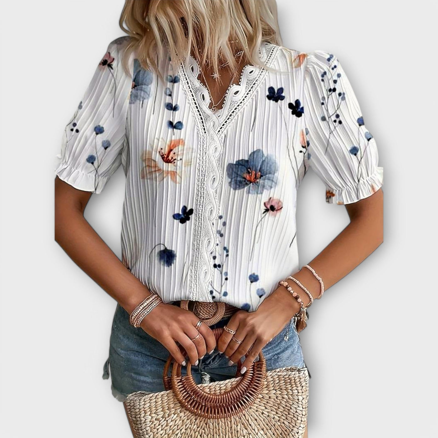 Emily - Modieuze blouse met spitse halslijn