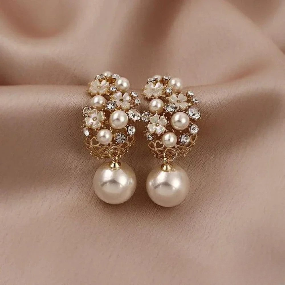 Elegante oorbellen met bloemenparels