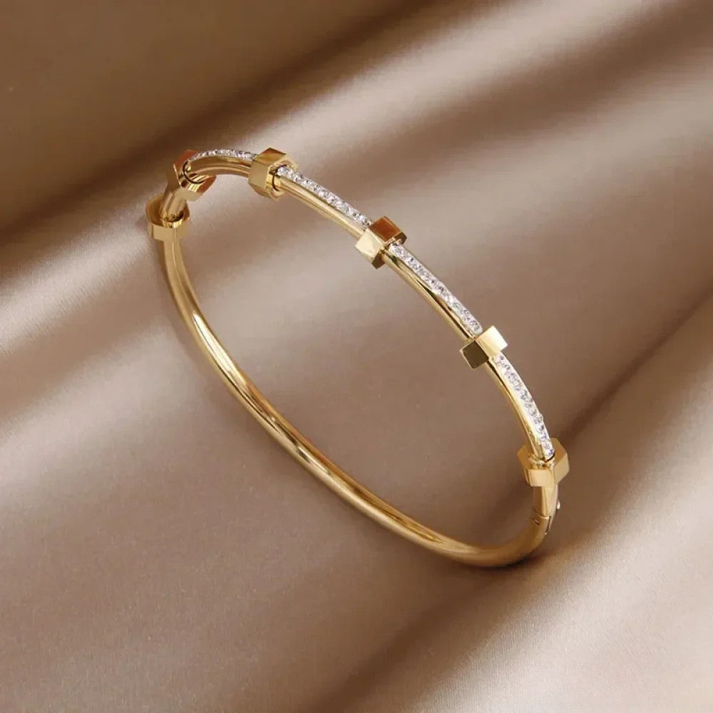 Elegante Gouden Armband in Hel Ontwerp