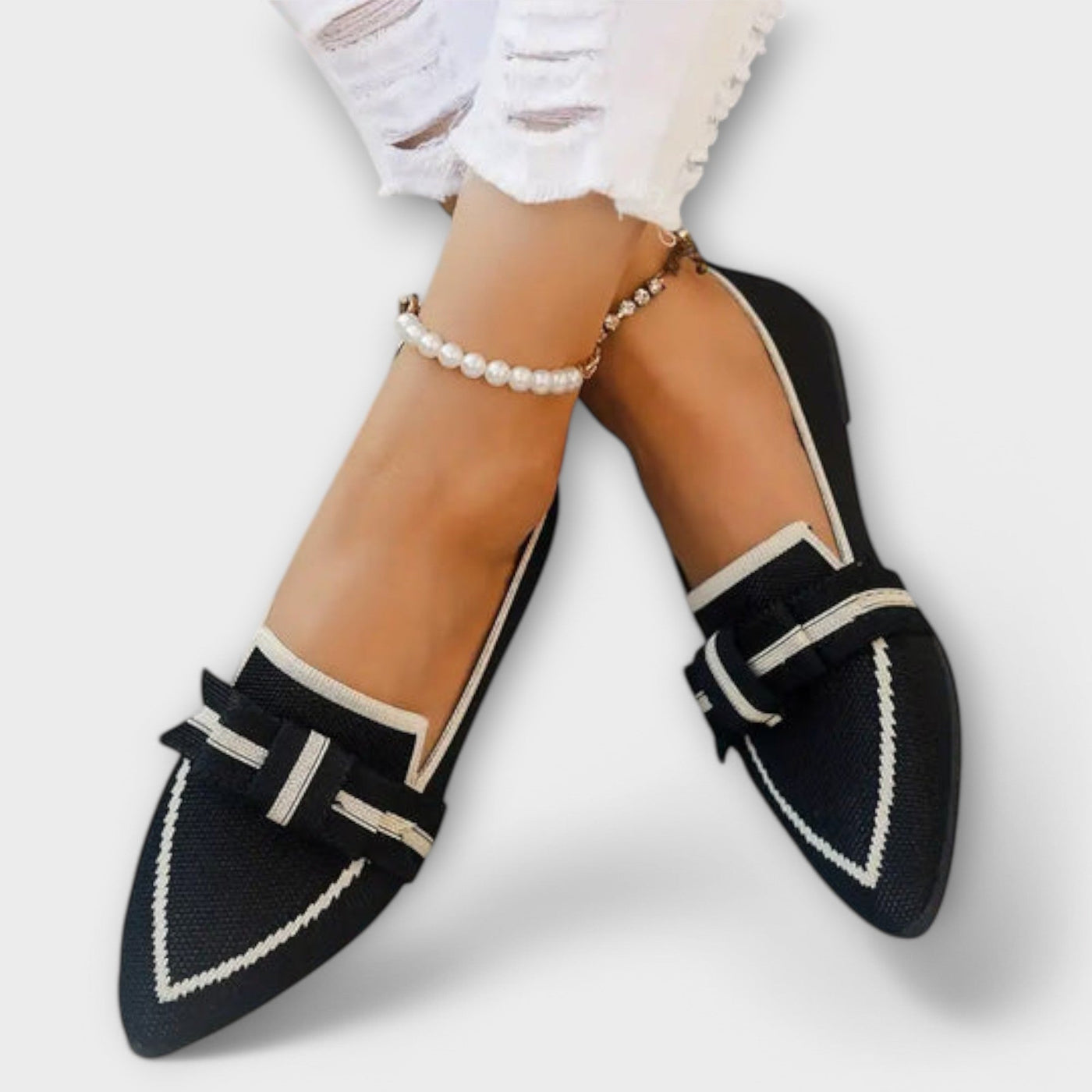 Vrouwelijke platte schoenen met geknoopt ontwerp