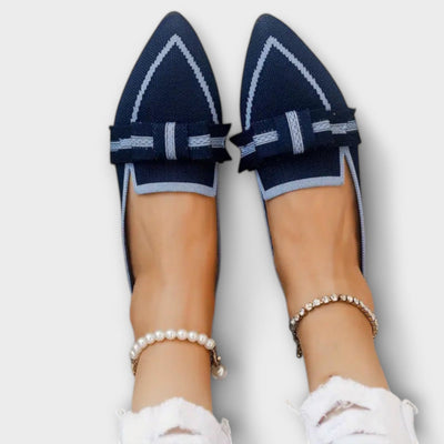 Vrouwelijke platte schoenen met geknoopt ontwerp