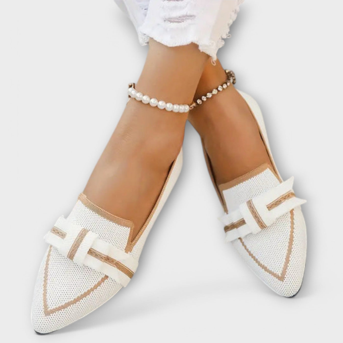 Vrouwelijke platte schoenen met geknoopt ontwerp
