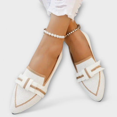 Vrouwelijke platte schoenen met geknoopt ontwerp