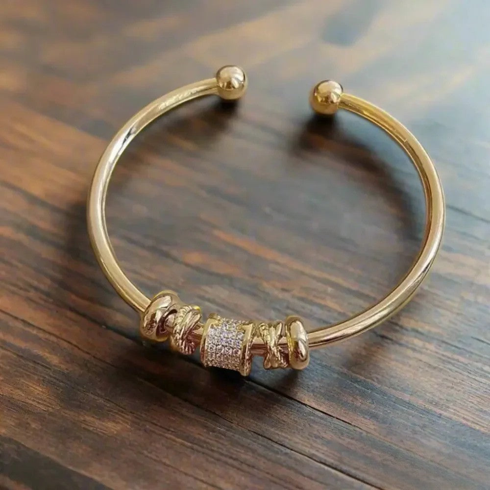 Verstelbare armband met gouden hangers